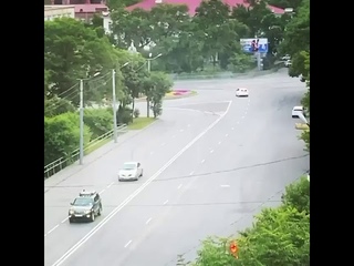 Рёв моторов вместо будильника: Во Владивостоке гонщик попал на видео
