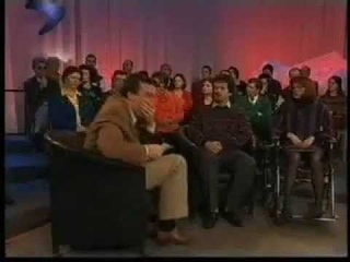 Ведущий ржёт