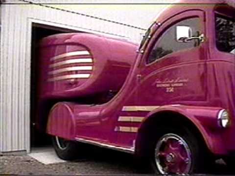 Aerodynamic Labatt Streamliner Truck