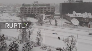 Spain: Madrid residents ski through streets as storm “Filomena“ brings historic snowfall