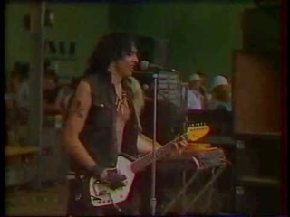 FUZZTONES - Action Woman + She’s Wicked (80’s) + interview