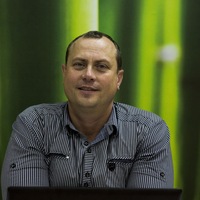 Виктор Леонов