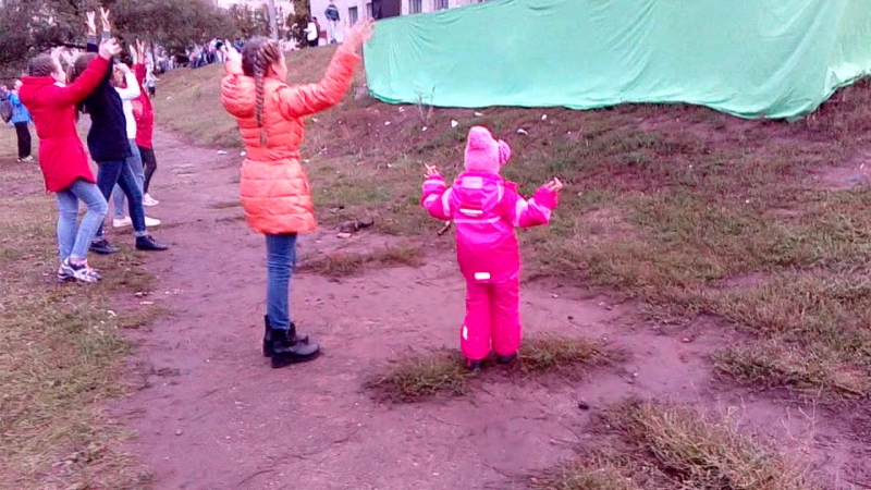 Девчонки устроили батл в день рождения школы
