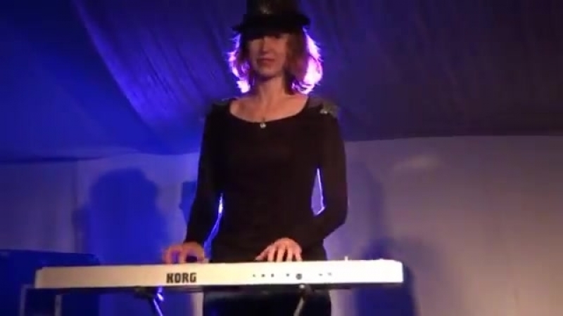 Леди (Наташа Ранголи) на