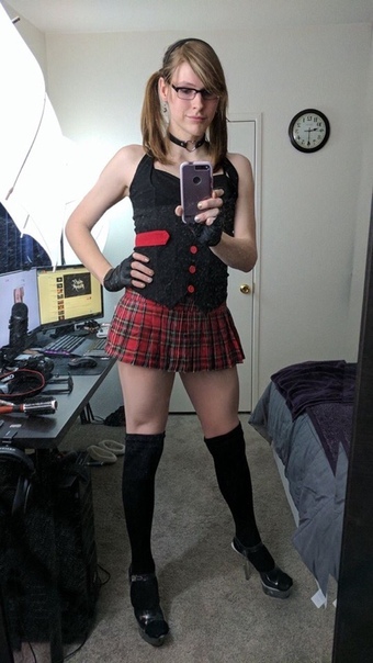 Schoolgirl girlfriend tattoo pawgs