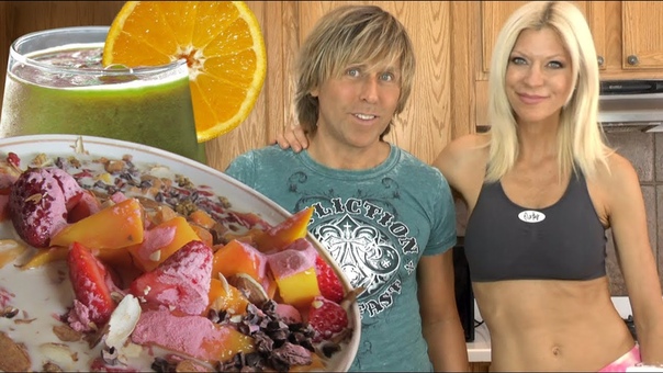 Super Healthy Fast Raw Food Breakfast with Markus Rothkranz, Cara