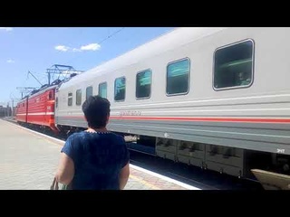 ВЛ10-???? с поездом Москва-Евпатория прибвает на Евпатория-Курорт.