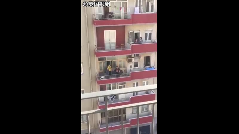 Litaliano canta sul
