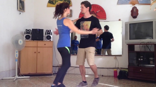 Salsa class with Baila