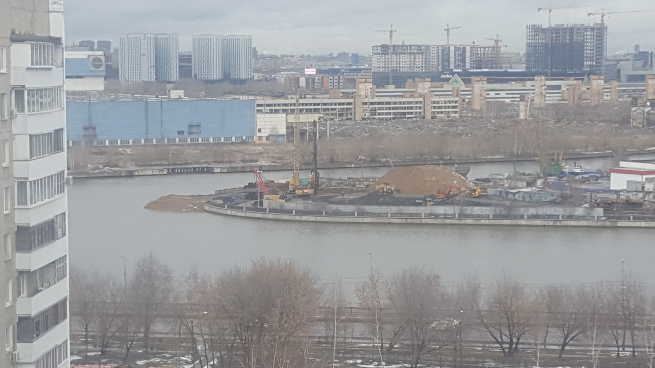НАЧИНАЕТСЯ СТРОИТЕЛЬСТВО АВТОДОРОЖНОГО МОСТА НАД СТАРЫМ РУСЛОМ МОСКВЫ-РЕКИ Это картинка