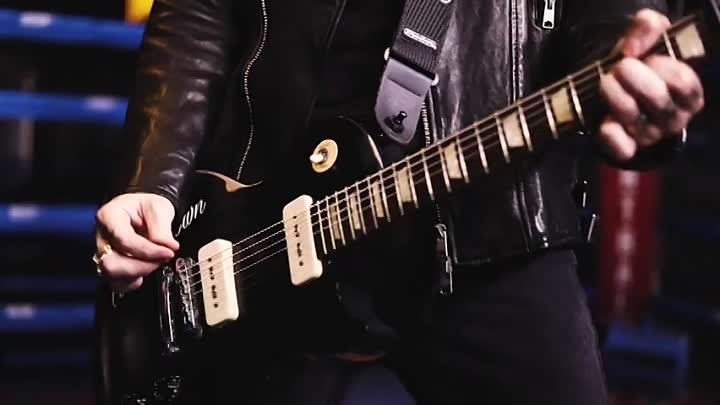 Ricky Warwick Dont Leave Me in the Dark (feat. Lita Ford) Official