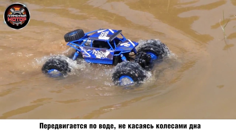 дети играют в машинки. маленькие игрушечные машинки. машина под водой. Blaze and the monster machines. машина в воде.