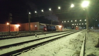 ЭД9М-0155. Идёт из Медгоры. Петрозаводск. Ранее зимнее утро. Товарная станция. Рабочий поезд.