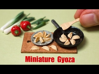 Miniature Gyoza Polymer Clay Dollhouse Food // Fimo Tutorial
